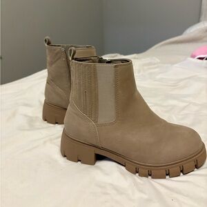Girl’s Chelsea Boots